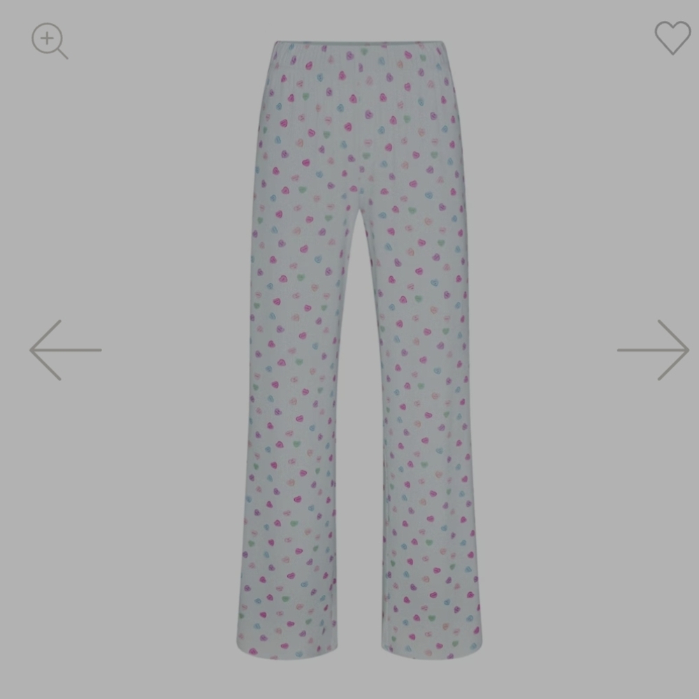 SKIMS - SOFT LOUNGE LOOSE PANTS (CLOUD CANDY HEART PRINT)